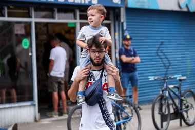Taraftarlar Tottenham Hotspur Stadyumu 'na, Premier League maçından önce Tottenham Hotspur ile Burnley arasındaki Tottenham Hotspur Stadyumu' na geldiler.