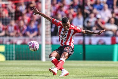 Sunderland takımından Reinildo Mandava, 16 Ağustos 202 'de Sunderland-West Ham United Stadyumu' nda oynanan Premier League maçında