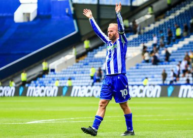 Sheffield 'den Barry Bannan Çarşamba günü İngiltere' nin başkenti Sheffield 'da Çarşamba günü oynanan ve Çarşamba günü oynanan Gökyüzü İddia Şampiyonası maçında taraftarları alkışlıyor.