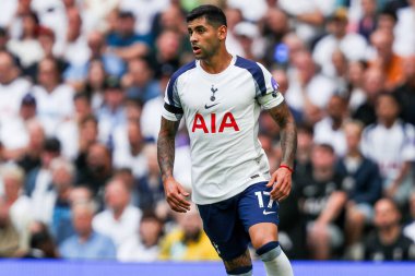 Tottenham Hotspur 'dan Cristian Romero Premier Lig karşılaşmasında Tottenham Hotspur' a karşı Tottenham Hotspur Stadyumu, Londra, İngiltere, 16 Ağustos 2025