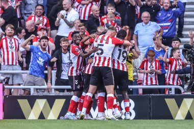 Sunderland 'lı Eliezer Mayenda, 16 Ağustos 2025' te Sunderland-West Ham United Stadyumu 'nda oynanan Premier League maçında 1-0' lık galibiyet golünü kutluyor.