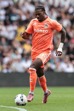 Coventry City 'den Hacı Wright, İngiltere' nin Pride Park Stadyumu 'ndaki Derby County - Coventry City maçında topu aldı.