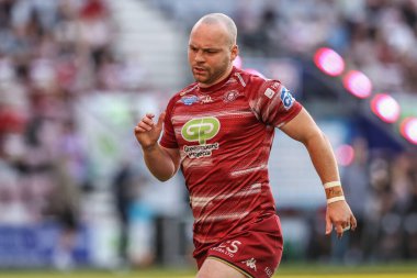 Wigan Warriors takımından Liam Marshall, 15 Ağustos 2025 'te İngiltere' nin Wigan şehrinde oynanan The Brick Community Stadyumu 'nda oynanan 22.