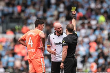 Hakem Anthony Backhouse, Derby County 'den Matt Clarke' a 16 Ağustos 2025 'te İngiltere' deki Pride Park Stadyumu 'nda oynanan Derby County - Coventry City maçında sarı kart verdi.