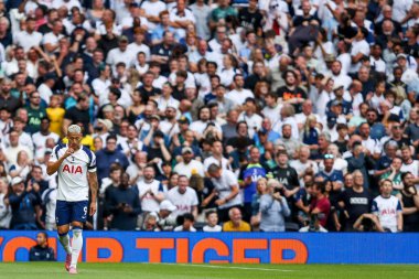 Tottenham Hotspur takımından Richarlison, 16 Ağustos 2025 'te Tottenham Hotspur Stadyumu' nda oynanan Premier League maçında 1-0 'lık galibiyet golünü kutluyor.