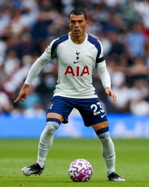Tottenham Hotspur takımından Pedro Porro, Premier League maçında Tottenham Hotspur 'a karşı Tottenham Hotspur Stadyumu, Londra, İngiltere, 16 Ağustos 2025