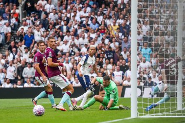 Burnley 'den Martin Dubravka Premier Lig karşılaşmasında Tottenham Hotspur' a karşı Tottenham Hotspur Stadyumu, Londra, İngiltere, 16 Ağustos 2025