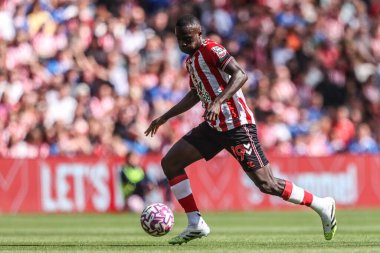 Sunderland 'dan Habib Diarra, 16 Ağustos 2025' te Sunderland - West Ham United Stadyumu 'nda oynanan Premier League karşılaşmasında topu aldı.