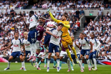 Tottenham Hotspur 'dan Guglielmo Vicario Premier Lig karşılaşmasında Tottenham Hotspur' a karşı Tottenham Hotspur Stadyumu, Londra, İngiltere, 16 Ağustos 2025 'te bir kurtarış yaptı.