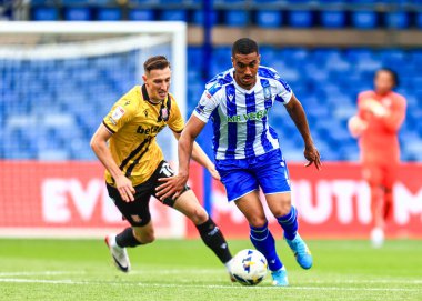 Sheffield 'li Yan Valery, 16 Ağustos 2025' te Sheffield Wednesday, Hillsborough, Sheffield, İngiltere 'de Stoke City' ye karşı oynanan Gökyüzü İddia Şampiyonası maçında topu aldı.