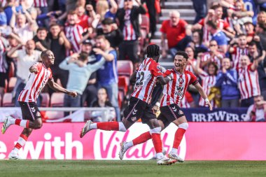 Sunderland 'lı Eliezer Mayenda, 16 Ağustos 2025' te Sunderland-West Ham United Stadyumu 'nda oynanan Premier League maçında 1-0' lık galibiyet golünü kutluyor.