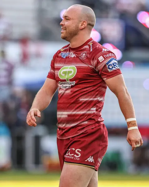 Wigan Warriors takımından Liam Marshall, 15 Ağustos 2025 'te İngiltere' nin Wigan şehrinde oynanan The Brick Community Stadyumu 'nda oynanan 22.