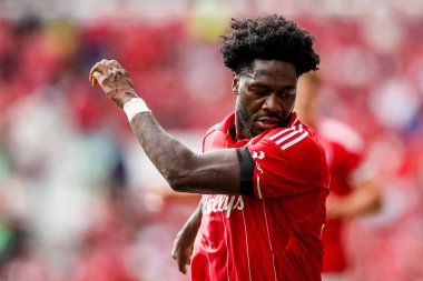 Nottingham Ormanı 'ndan Ola Aina 17 Ağustos 2025' te Nottingham Forest, Brentford 'a karşı oynanan Premier Lig maçı sırasında eylemde.