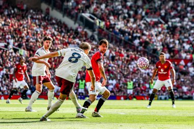 Arsenal 'den Martin Odegaard, Manchester United' ın 17 Ağustos 2025 'te Old Trafford, Manchester' da oynadığı Premier League maçında şut çekti.