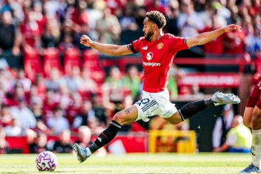 Manchester United 'dan Matheus Cunha, Manchester United' ın 17 Ağustos 2025 'te Old Trafford, Manchester' da oynadığı Premier League maçında şut çekti.