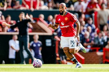 Manchester United takımından Bryan Mbeumo, Manchester United 'ın 17 Ağustos 2025' te Old Trafford, Manchester 'da oynadığı Premier League maçında topla koşuyor.
