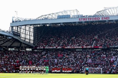 Oyuncular, maç yetkilileri ve taraftarları 17 Ağustos 2025 'te Old Trafford, Manchester, İngiltere' de oynanan Premier League maçında Andre Silva ve Diogo Jota için saygı duruşunda bulundular.