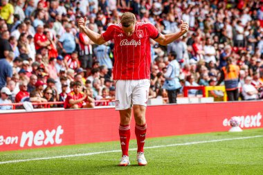 Nottingham Ormanı 'ndan Chris Wood, Nottingham City Ground, Nottingham, İngiltere' de oynanan Premier League maçında 3-0 'lık galibiyetini kutluyor.