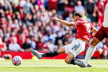 Manchester United 'dan Matheus Cunha, Manchester United' ın 17 Ağustos 2025 'te Old Trafford, Manchester' da oynadığı Premier League maçında şut çekti.