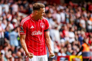 Nottingham Ormanı 'ndan Chris Wood, Nottingham City Ground, Nottingham, İngiltere' de oynanan Premier League maçında 3-0 'lık galibiyetini kutluyor.