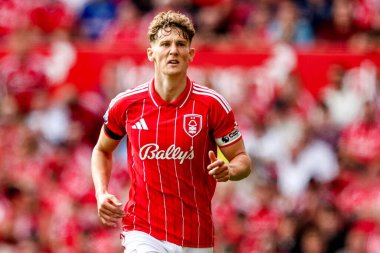 Nottingham Ormanı 'ndan Ryan Yates 17 Ağustos 2025' te Nottingham Forest 'a karşı City Ground, Nottingham, İngiltere' de oynanan Premier League maçında
