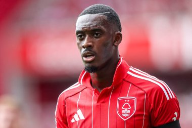 Nottingham Ormanı 'ndan Callum Hudson-Odoi Premier Lig maçı sırasında Nottingham Forest' a karşı Brentford City Ground, Nottingham, İngiltere 'de 17 Ağustos 2025' te seyrediyor.