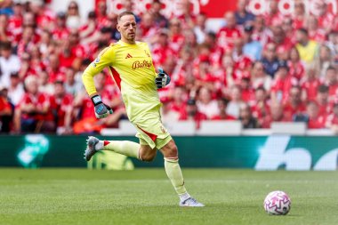 Nottingham Ormanı 'ndan Matz Sels 17 Ağustos 2025' te Nottingham Forest, Brentford 'a karşı oynadığı Premier League maçı sırasında eylemde.