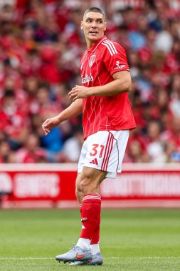 Nottingham Ormanı 'ndan Nikola Milenkoviç 17 Ağustos 2025' te Nottingham Forest 'a karşı Brentford City Ground, Nottingham, İngiltere' de oynanan Premier League karşılaşmasında görev başındaydı.