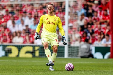 Nottingham Ormanı 'ndan Matz Sels 17 Ağustos 2025' te Nottingham Forest, Brentford 'a karşı oynadığı Premier League maçı sırasında eylemde.