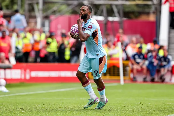 Brentford 'dan Igor Thiago, 17 Ağustos 2025' te İngiltere 'nin Nottingham şehrinde oynanan Premier League maçında Nottingham Forest' a karşı Brentford maçında 3-1 'lik galibiyetini kutluyor.