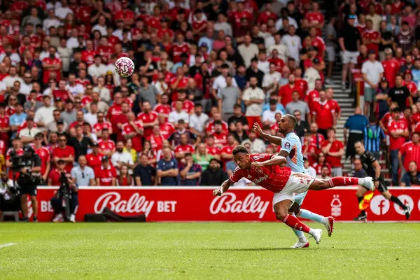 Nottingham Ormanı 'ndan Dan Ndoye Premier Lig maçında Nottingham Forest, Brentford' a karşı 17 Ağustos 2025 'te City Ground, Nottingham, İngiltere' de 2-0 berabere kaldı.