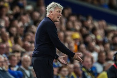 Everton 'ın David Moyes teknik direktörü, 18 Ağustos 2025' te İngiltere, Leeds Road 'da oynanan Premier League maçında takımına talimat verir.