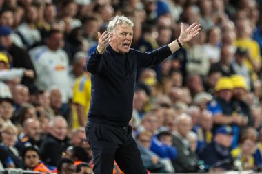 David Moyes 'un Everton teknik direktörü, 18 Ağustos 2025' te İngiltere 'nin Leeds Road kentinde oynanan Premier League maçında Leeds United' a karşı Everton 'a tepki gösterdi.
