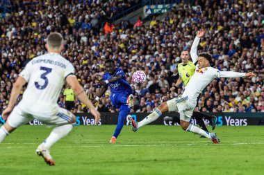 Everton 'dan İdrissa Gueye, 18 Ağustos 2025' te İngiltere 'nin Leeds Road, Leeds, İngiltere' de oynanan Premier League maçında kaleye vuruyor.