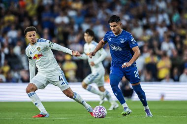 Everton 'dan Carlos Alcaraz, Leeds United' dan Ethan Ampadu 'nun 18 Ağustos 2025' te Elland Road, Leeds, Birleşik Krallık 'ta oynanan Premier League maçı sırasında attığı topla son buluyor.