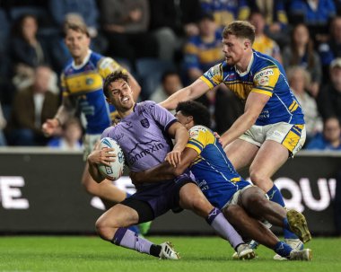 Hull KR 'dan Arthur Mourgue, Betfred Süper Lig 23' üncü raundda Leeds Gergedan Kallum Watkins tarafından Headingley Stadyumu 'nda oynanan Leeds Gergedan-Hull KR maçında yenildi.