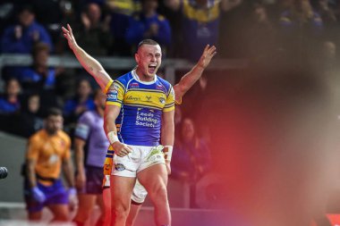 Leeds Rhinos takımından Harry Newman, 21 Ağustos 2025 'te Leeds Stadyumu' nda oynanan Betfred Süper Lig 23. Maçı 'nda Leeds Rhinos ile Hull KR karşılaşmasını kutluyor.