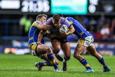 Leeds Rhinos 'tan James McDonnell ve Leeds Rhinos' tan Brodie Croft, Leeds Süper Lig 23. Maç Leeds Gergedan Hull KR 'a karşı Headingley Stadyumu' nda oynadılar.