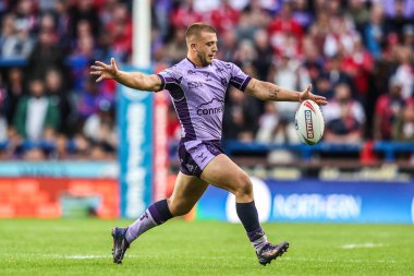 Hull KR takımından Mikey Lewis, Birleşik Krallık 'ın Leeds Stadyumu' nda oynanan 23. Betfred Süper Ligi karşılaşmasında Leeds Rhinos 'a karşı Hull KR maçında maç yapıyor.