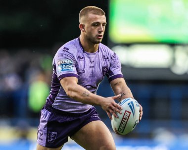 Hull KR takımından Mikey Lewis, Birleşik Krallık 'ın Leeds Stadyumu' nda oynanan 23. Betfred Süper Ligi karşılaşmasında Leeds Rhinos 'a karşı Hull KR maçında maç yapıyor.
