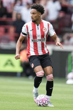 Brentford 'dan Kevin Schade Premier League maçı sırasında Brentford, Aston Villa' ya karşı The Gtech Community Stadyumu, Londra, 23 Ağustos 2025