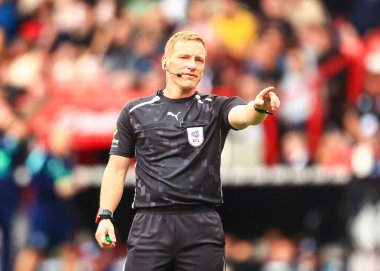 Hakem John Busby, Sky Bet Şampiyonası 'nda Sheffield United' a karşı Millwall Bramall Lane, Sheffield, İngiltere, 23 Ağustos 2025