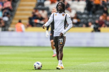 Babajide David Akintola maç öncesi ısınma maçında Hull City ve Blackburn Rovers maçında MKM Stadyumu, Hull, İngiltere, 23 Ağustos 2025