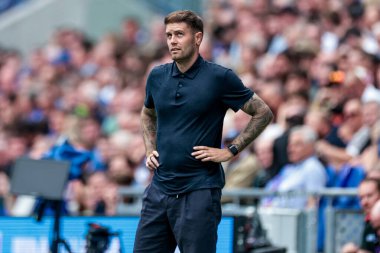 Brighton & Hove Albion takımından Fabian Marc Hurzeler, 24 Ağustos 2025 'te İngiltere' nin Liverpool kentinde oynanan Premier League karşılaşmasında Everton ile Brighton ve Hove Albion maçında tepki gösterdi.