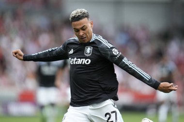 Aston Villa 'dan Morgan Rogers Premier Lig maçı sırasında Brentford-Aston Villa maçında Gtech Community Stadyumu, Londra, 23 Ağustos 2025