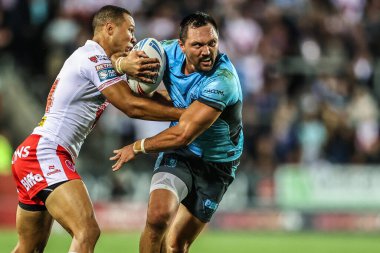 Hull FC 'den Jordan Rapana, Betfred Süper Lig 23. Maç sırasında St Helens vs Hull FC' ye karşı St Helens Stadyumu, St Helens, Birleşik Krallık, 22 Ağustos 2025 'te oynanan karşılaşmada St. Helens' li Moses Mbye tarafından yenildi.