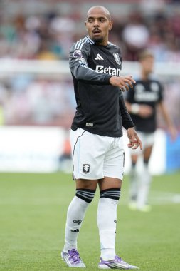 Aston Villa takımından Donyell Malen Premier Lig maçında Brentford - Aston Villa maçı sırasında Gtech Community Stadyumu, Londra, 23 Ağustos 2025