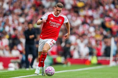 Arsenal 'den Viktor Gyokeres, 23 Ağustos 2025' te Londra 'daki Emirates Stadyumu' nda oynanan Premier League maçında topu aldı.