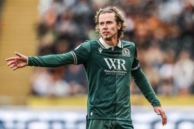 Blackburn Rovers 'dan Todd Cantwell takımına, 23 Ağustos 2025' te MKM Stadyumu 'nda Hull City ve Blackburn Rovers arasındaki Sky Bet Şampiyonası maçında talimat veriyor.