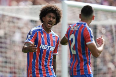 Kristal Saray 'dan Kris Richards ve Kristal Saray' dan Daniel Munoz Premier Lig maçı sırasında Nottingham Ormanı 'na karşı Selhurst Park, Londra, 24 Ağustos 2025